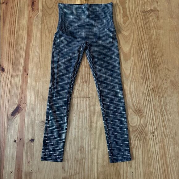 Spanx By Sara Blakely Gray Metallic Mist Dot Print Legging S/P - Picture 2 of 9